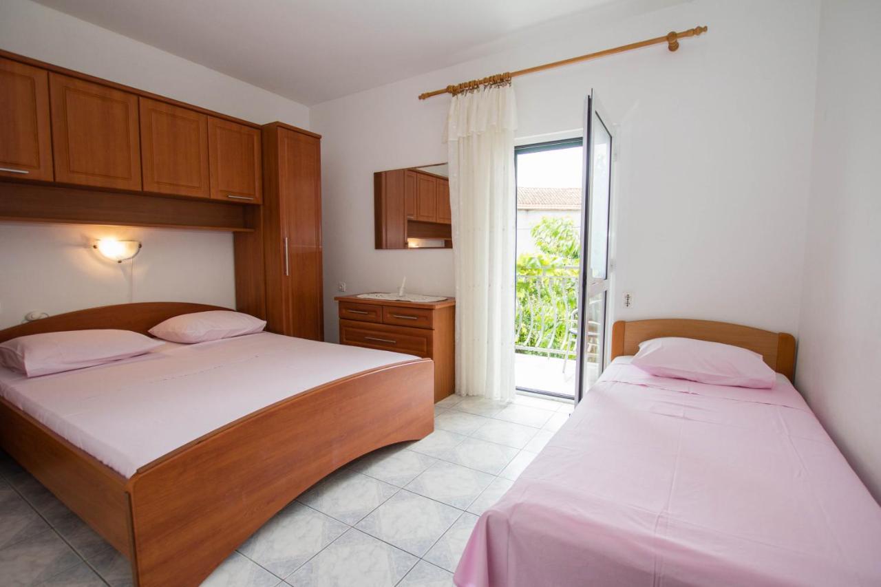 Apartments By The Sea Sucuraj, Hvar - 566 Kültér fotó