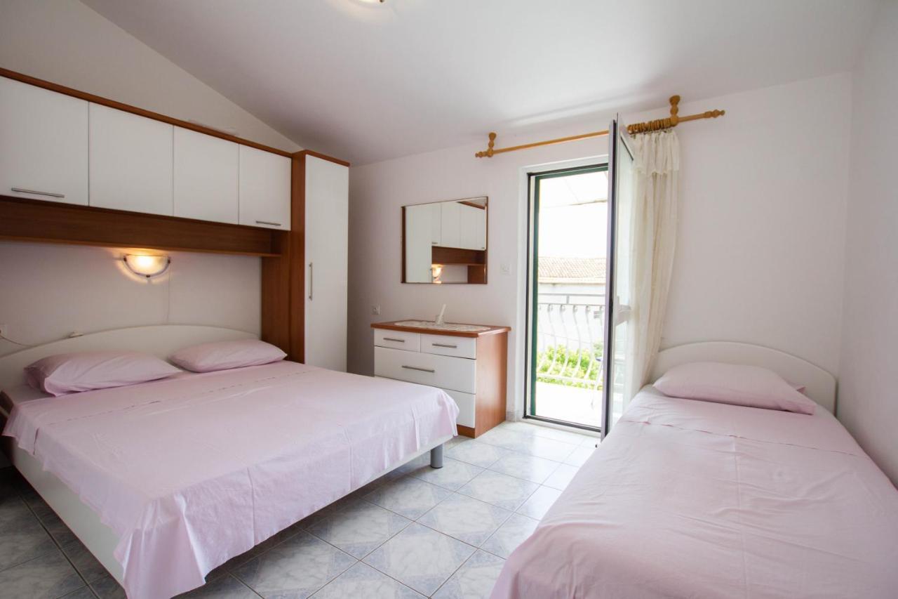 Apartments By The Sea Sucuraj, Hvar - 566 Kültér fotó